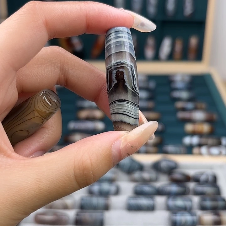 佛***陀玛瑙/玉髓未镶嵌珠宝奇石