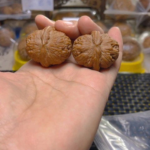 文玩核桃吊坠元宝