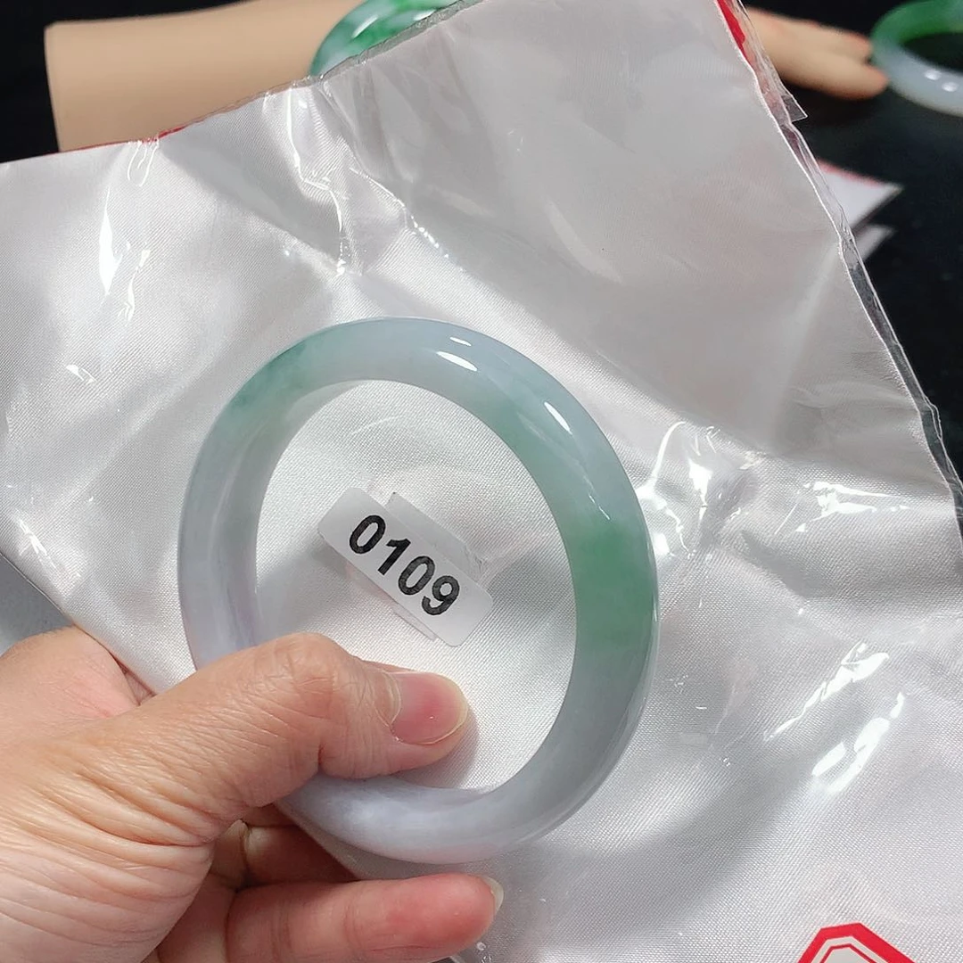 翡翠手镯未镶嵌天然缅甸A货翡翠手镯