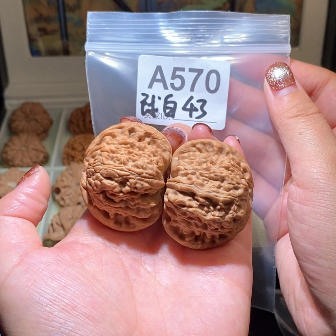 吊坠文玩核桃43全球白