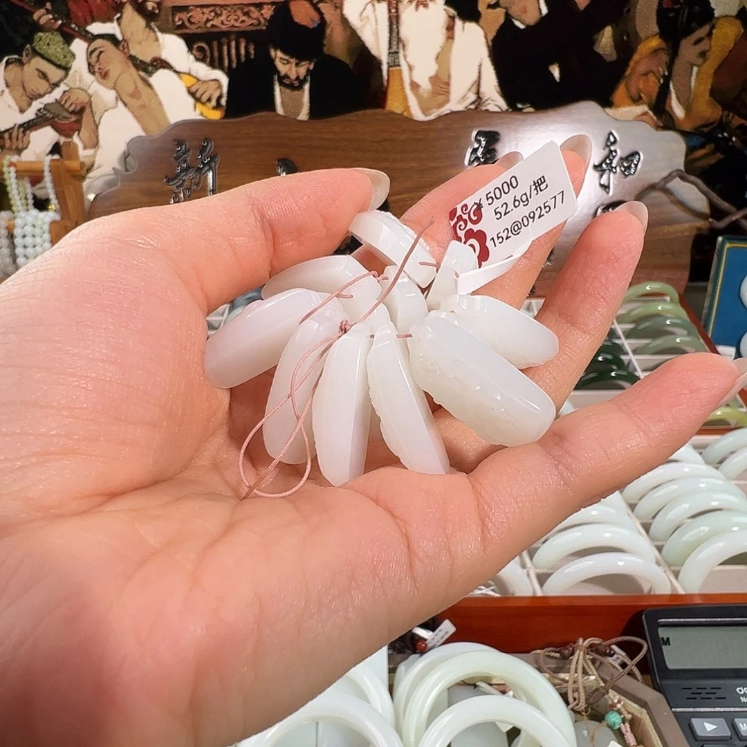 懒***懒和田玉（白玉）未镶嵌颈饰