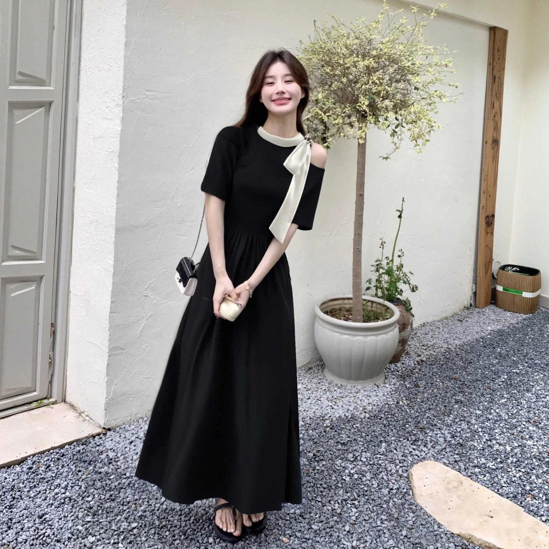 时尚中袖法式收腰显瘦露肩连衣裙女夏新款蝴蝶结赫本风气质小黑裙