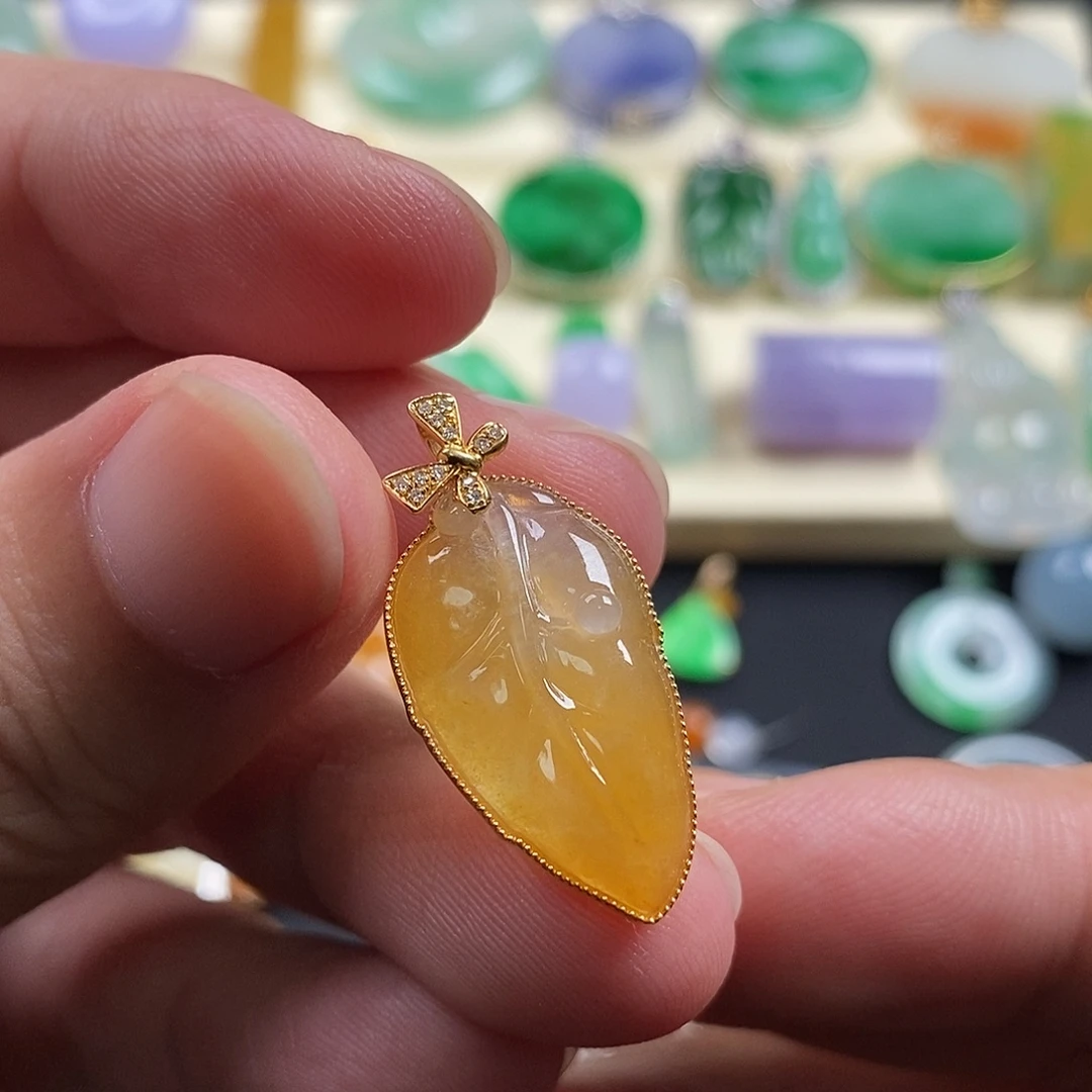 翡翠18K金镶嵌颈饰翡翠