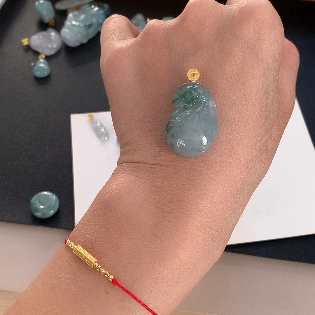 翡翠18K金镶嵌颈饰钱袋子