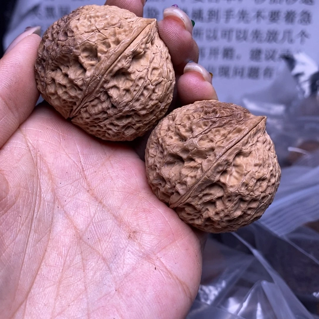 文玩核桃把件云南野生铁核桃88号42mm