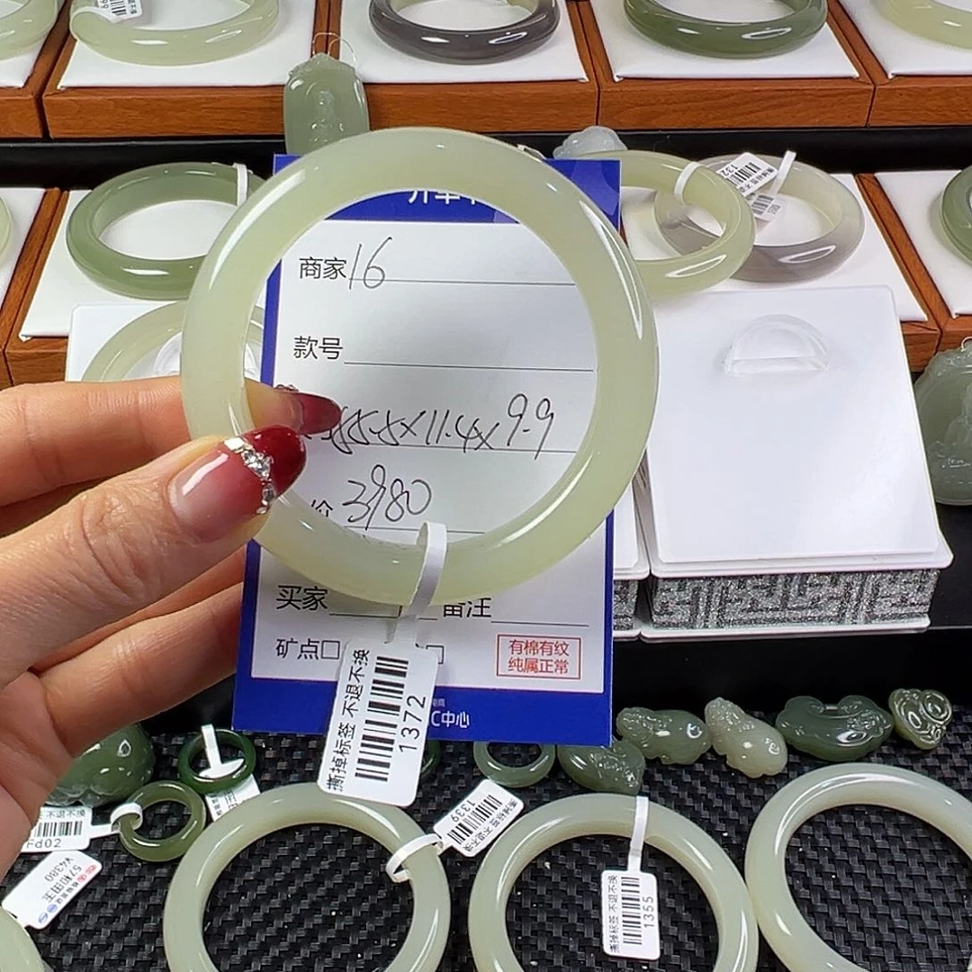 和田玉手镯未镶嵌@****?