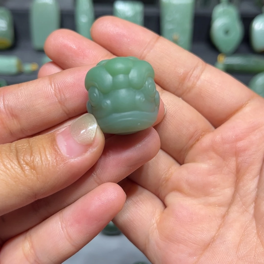 和田玉（碧玉）未镶嵌颈饰小**业