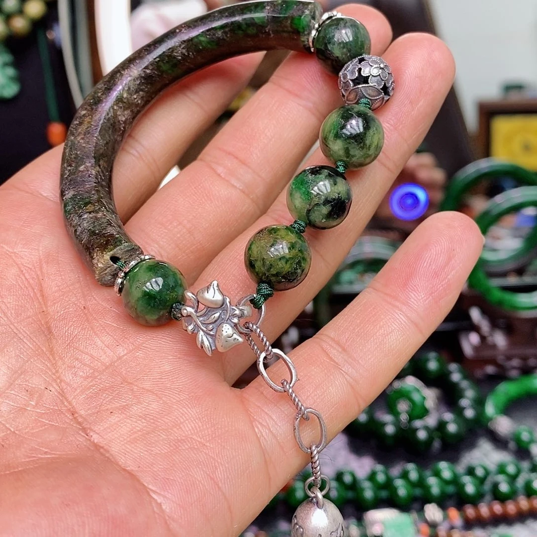 未镶嵌手链翡翠漂亮美眉