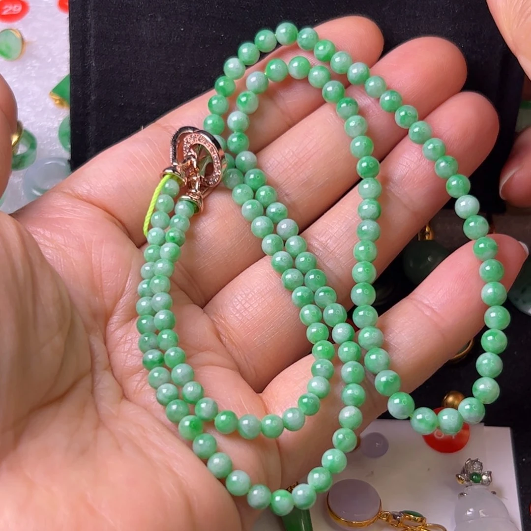 翡翠颈饰未镶嵌地*婆项链