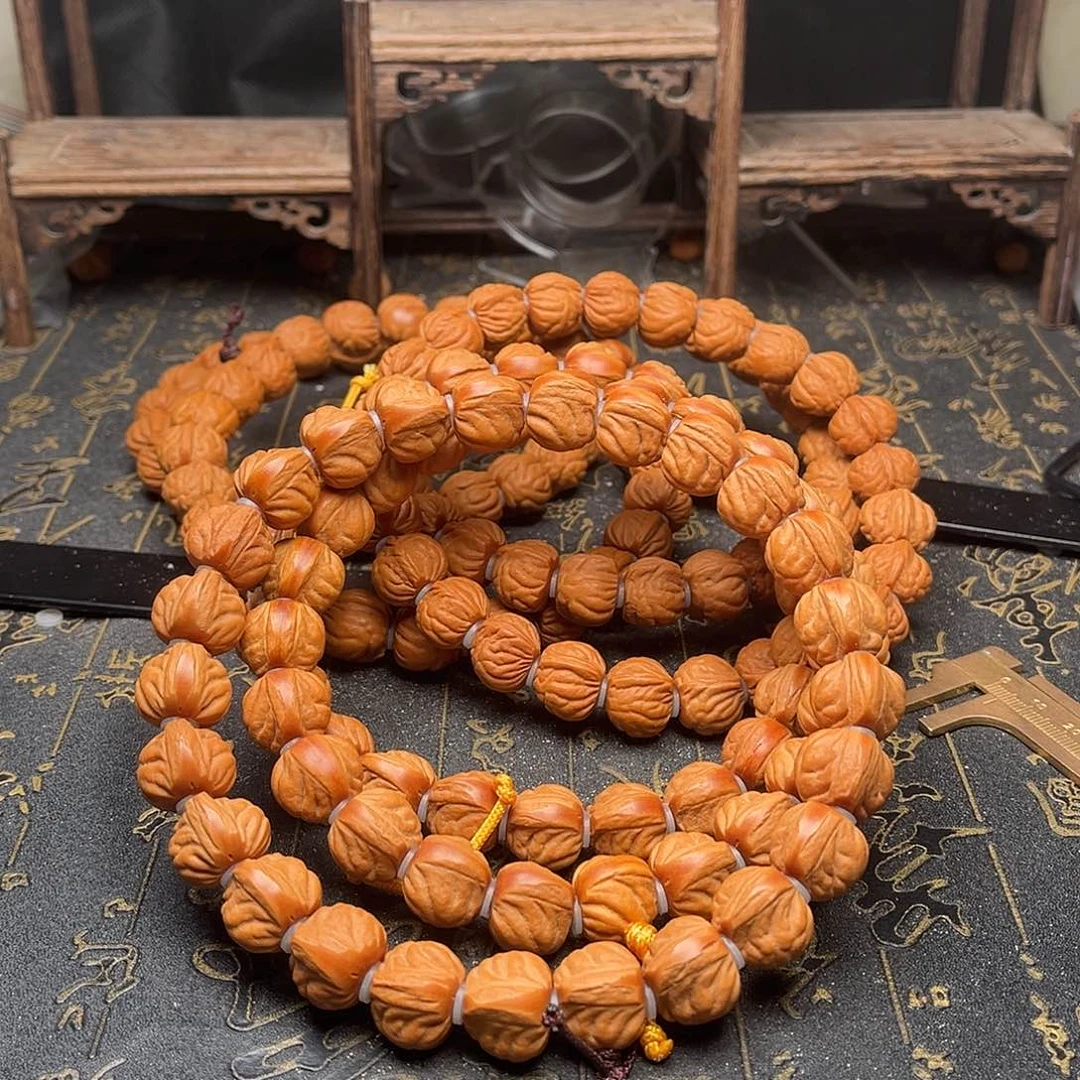 桃核吊坠桃和手持