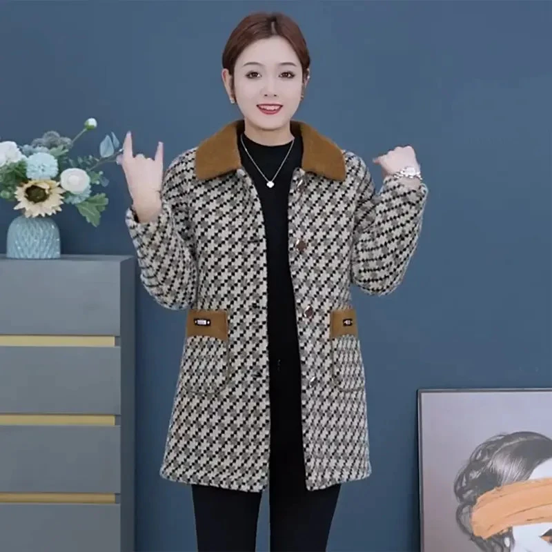 妈妈绒外套显瘦洋气质中老年格子加厚中长款保暖毛上衣大码女装冬
