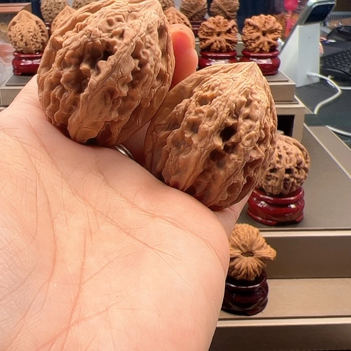 文玩核桃吊坠37 大沽石 h-016