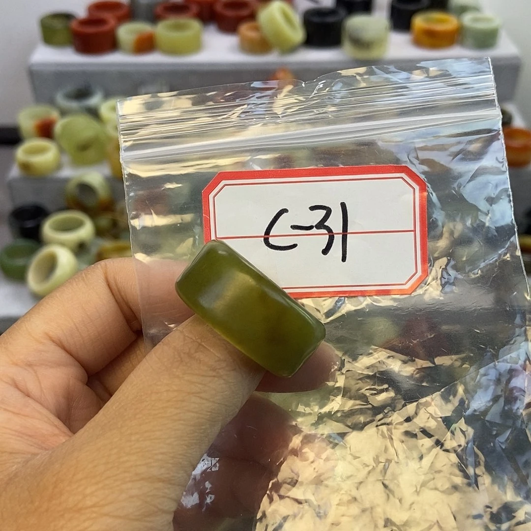 故***…蛇纹石玉未镶嵌戒指