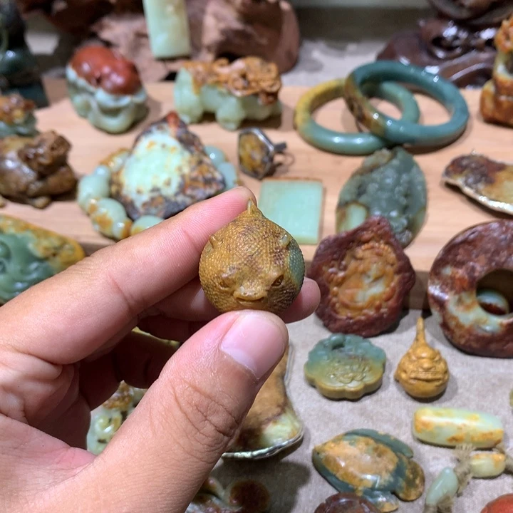 未镶嵌岫岩河磨玉（透闪石质玉）挂件