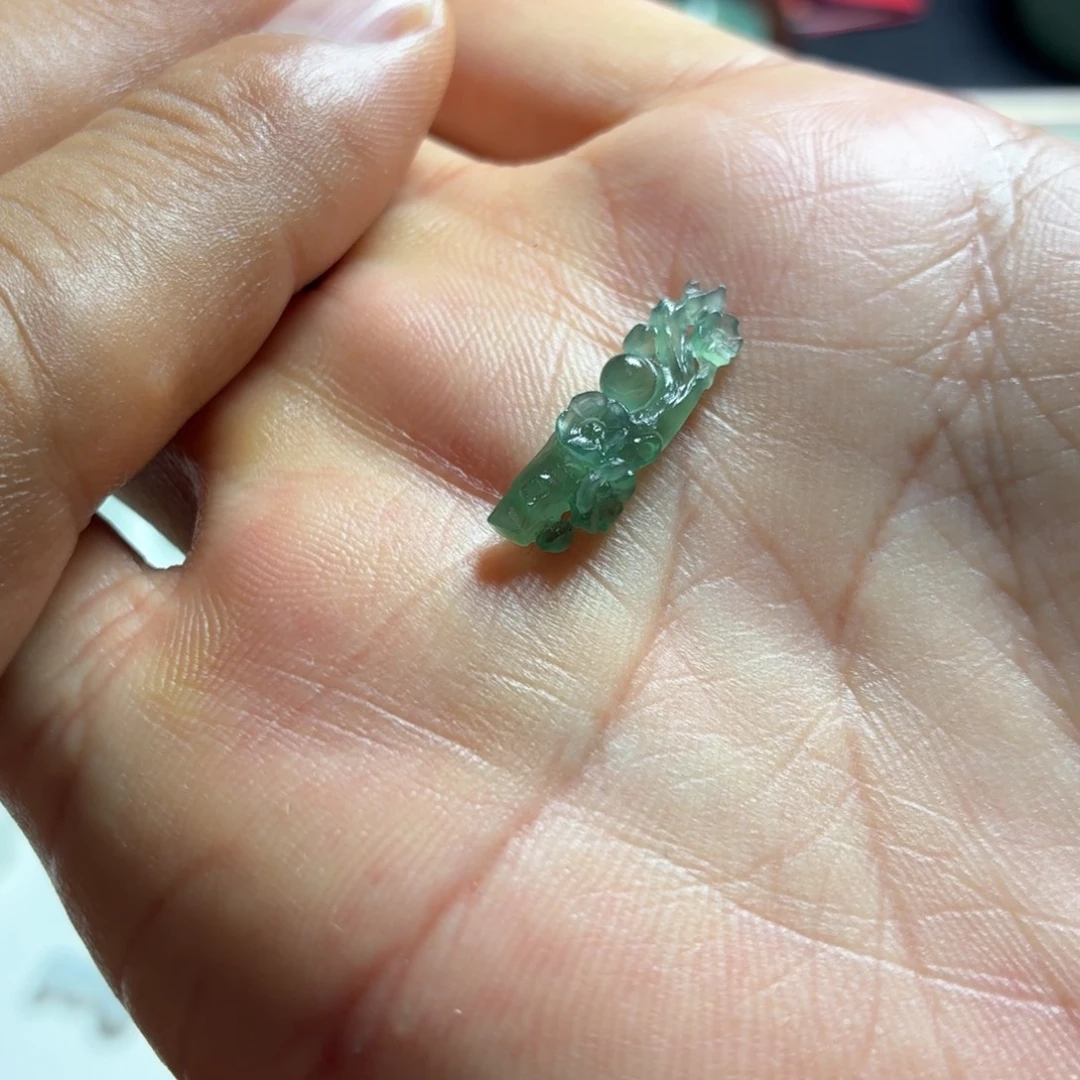 定制翡翠未镶嵌梅花