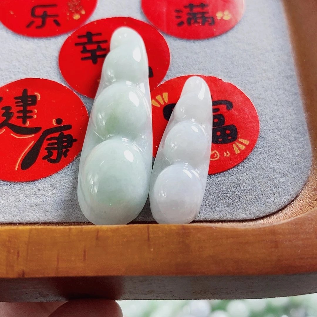 颈饰未镶嵌翡翠配绳