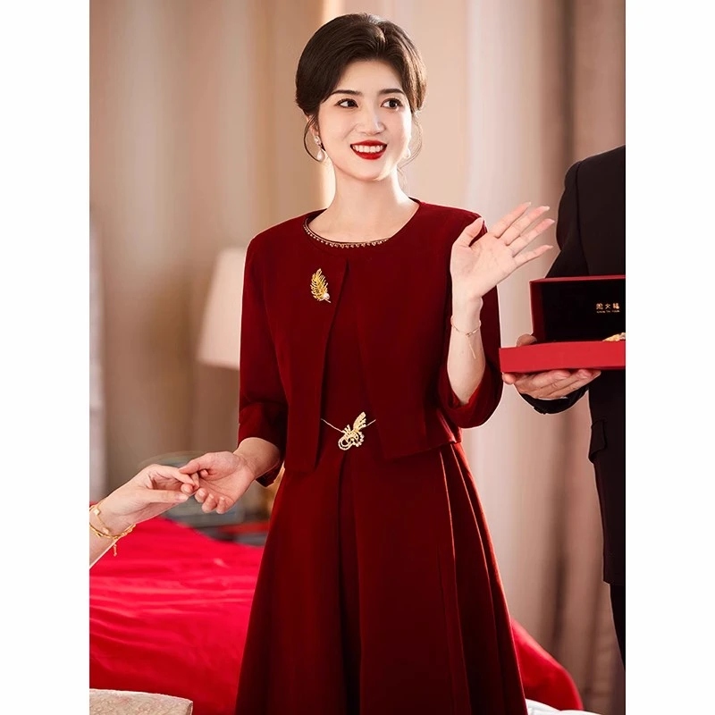 妈妈婚宴礼服套装2025新款高端轻奢高级感两件套冬季结婚喜婆婆装