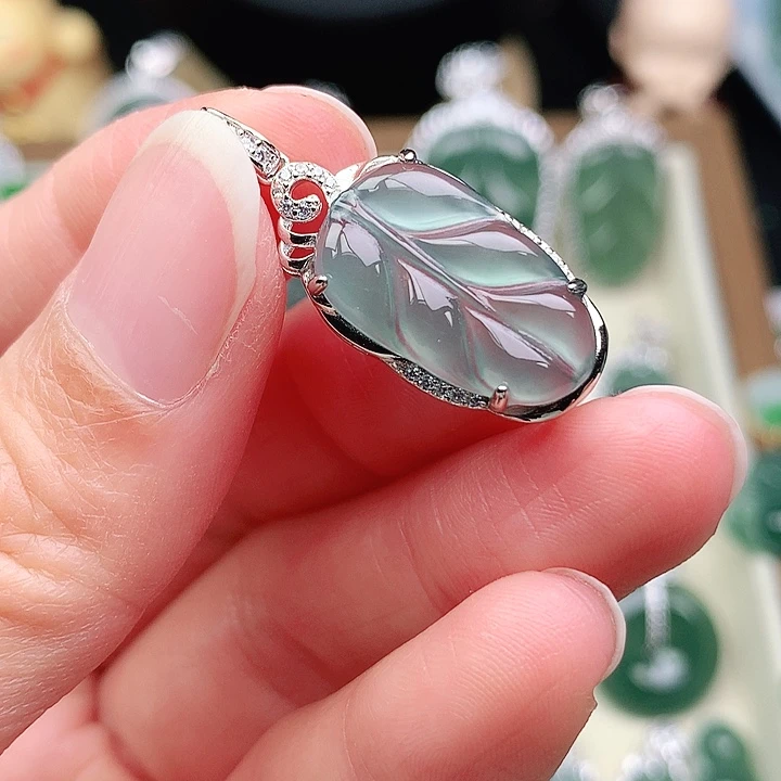 颈饰银S925镶嵌翡翠吊坠