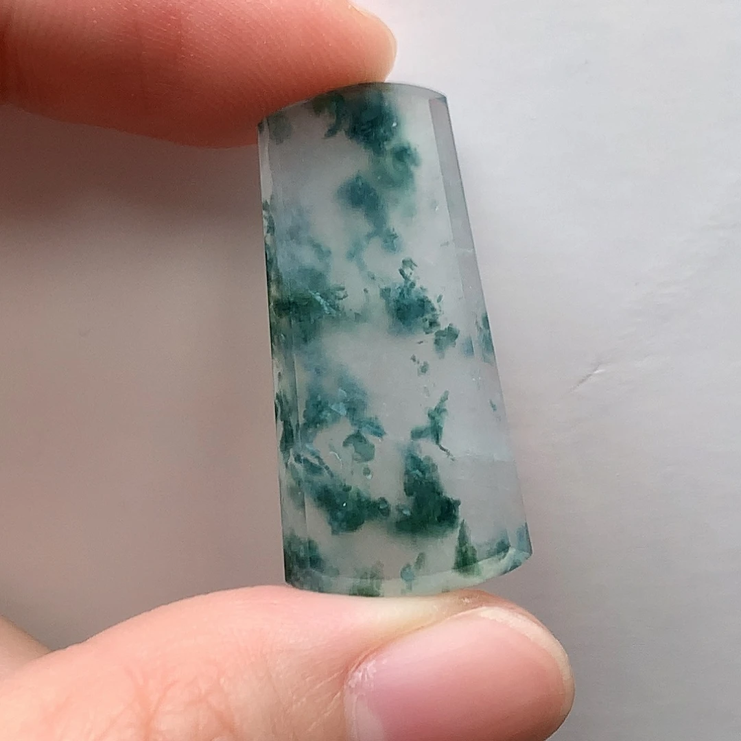 翡翠未镶嵌颈饰无事牌