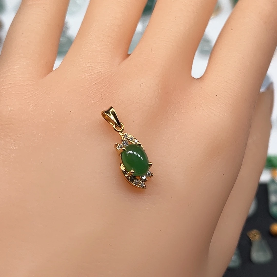 翡翠18K金镶嵌颈饰福利