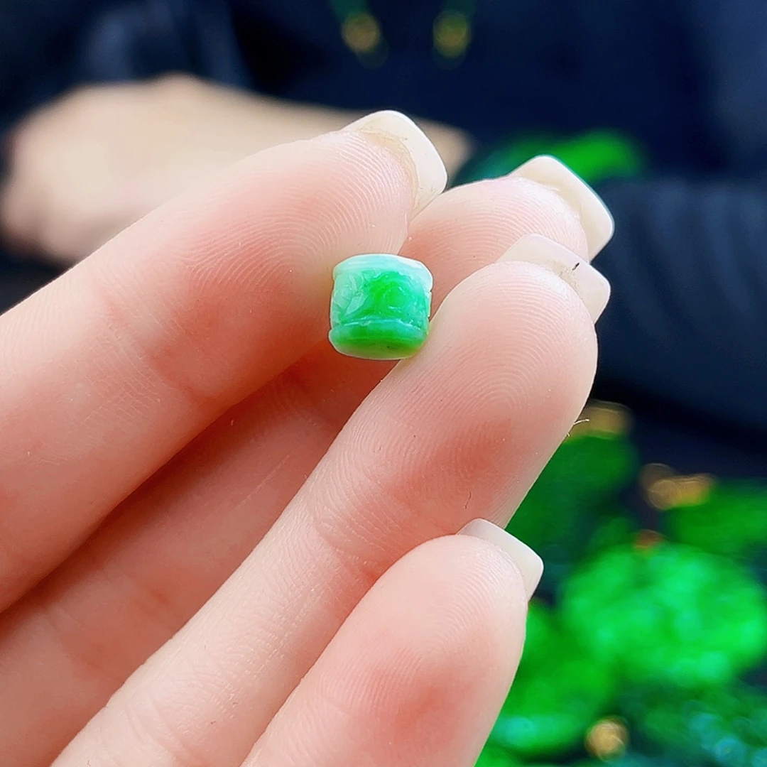 颈饰未镶嵌翡翠多样性