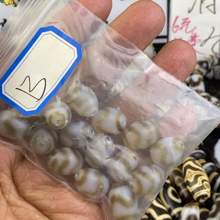 M***y只买单纯的吊坠，没带链子，属的性质。