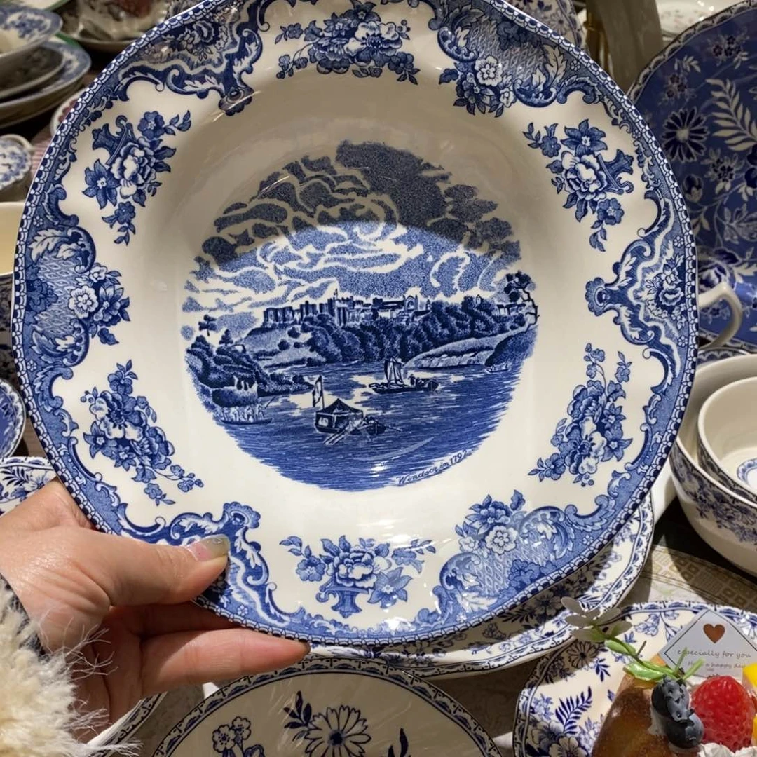 白瓷全新蓝堡草帽盘2只