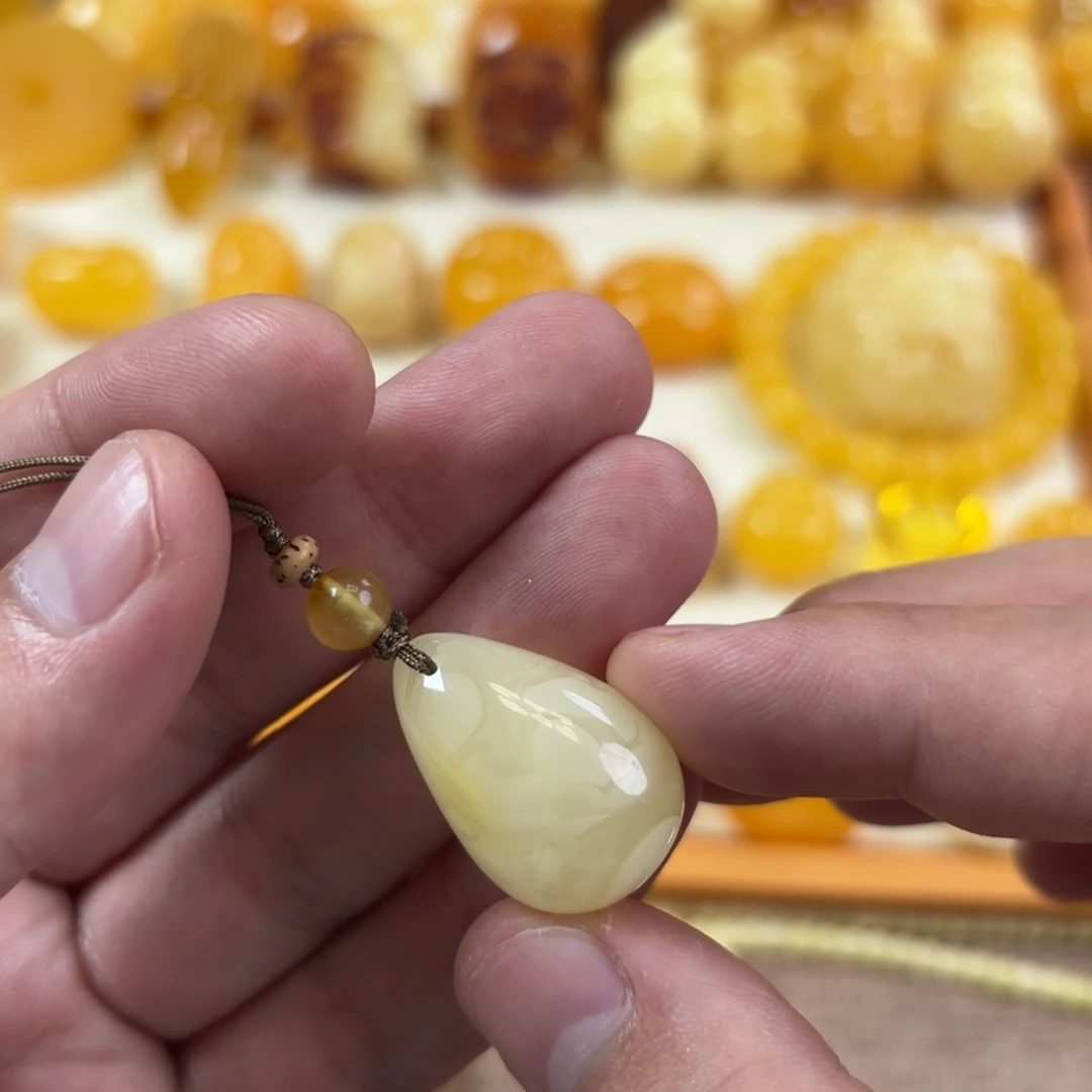 蜜蜡未镶嵌裸石水滴