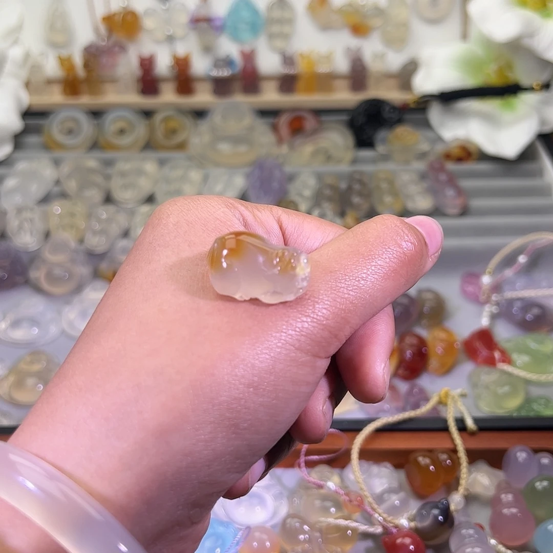 玛瑙/玉髓颈饰未镶嵌少***?