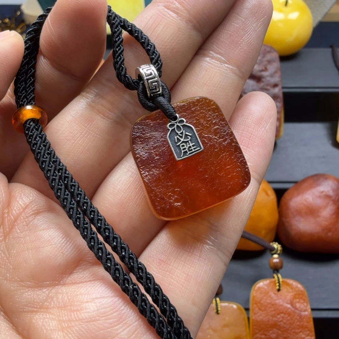 琥珀吊坠(赠链)未镶嵌