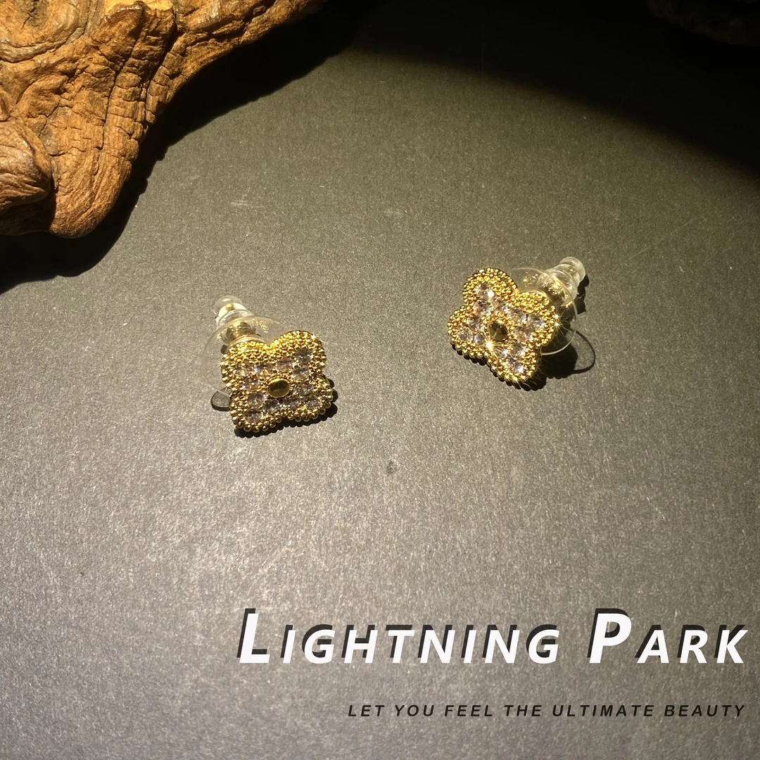 黄铜合成锆石耳饰 【小众轻奢】用心在做耳饰 镶钻四叶草耳饰2019