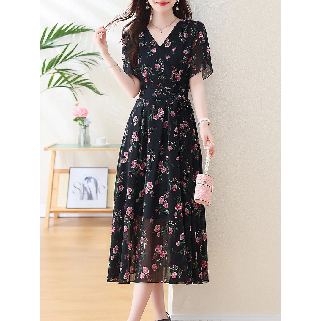 微胖女生大码连衣裙2024年夏季新款胖mm遮肚显瘦V领碎花裙女