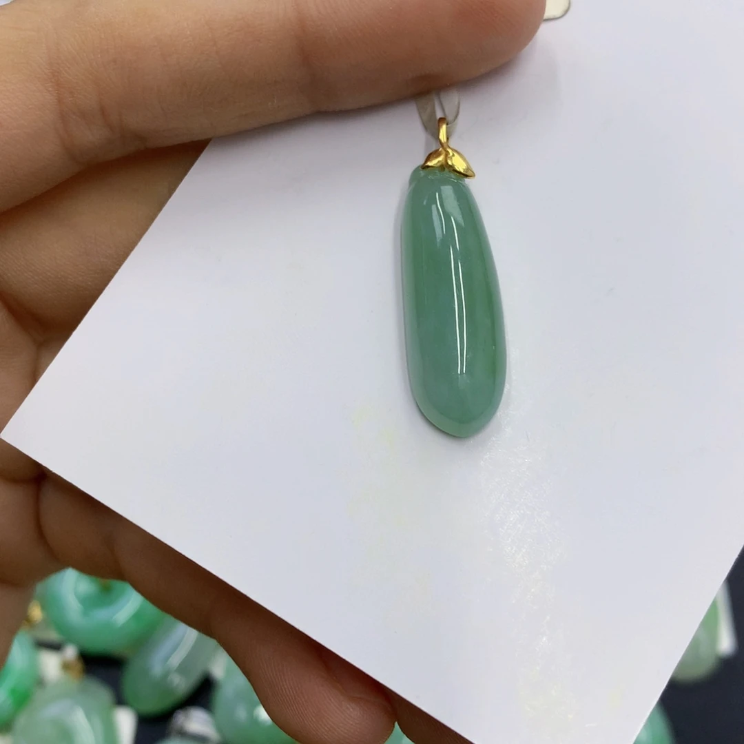 翡翠18K金镶嵌颈饰翡翠