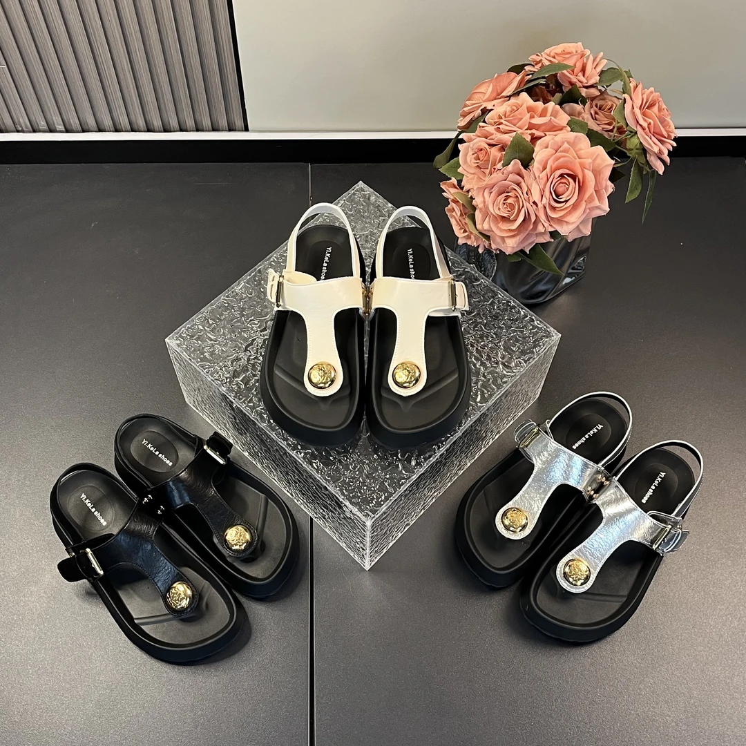 2025年夏季时尚百搭舒适气质女外穿厚底设计感老钱风夹趾时髦凉鞋