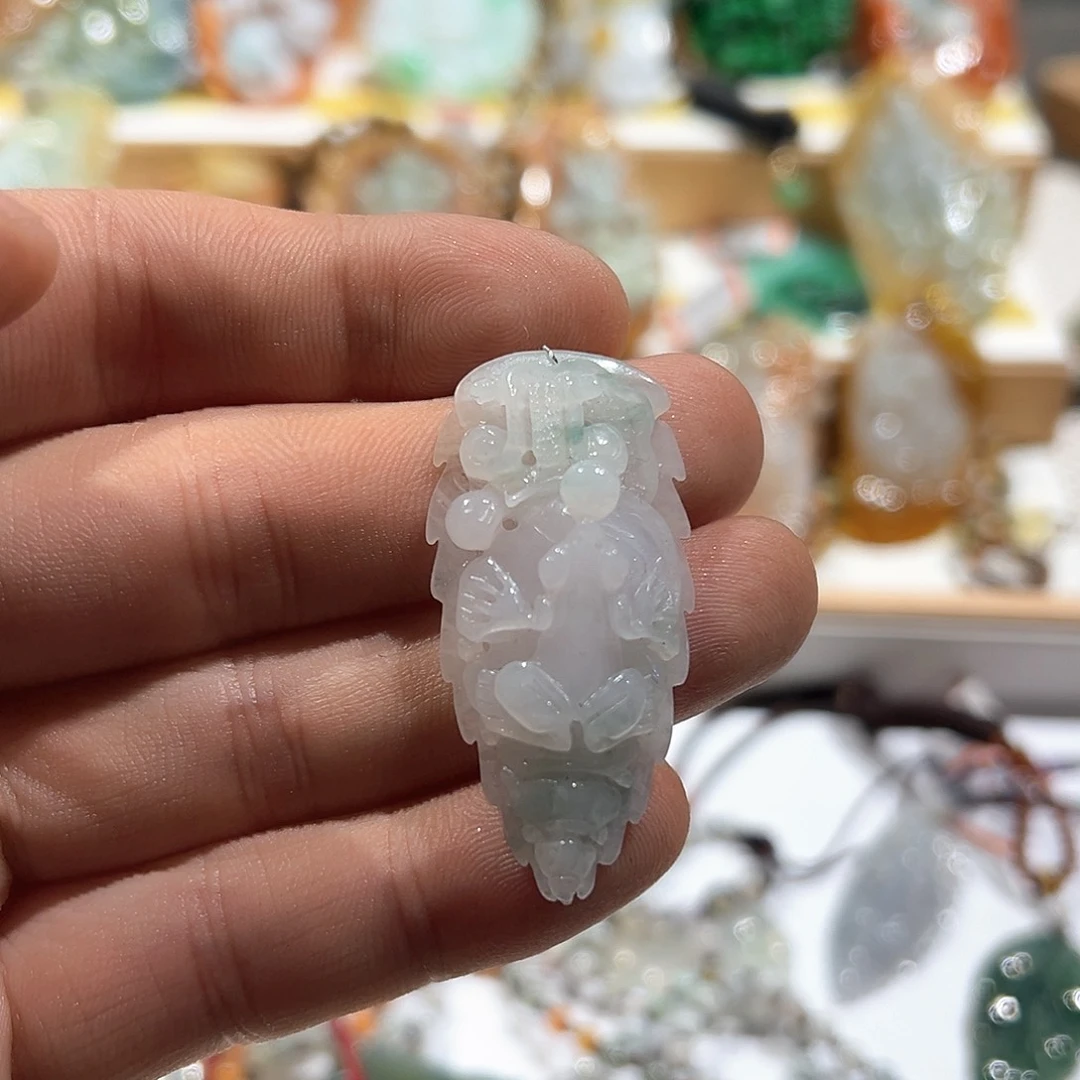 翡翠未镶嵌颈饰挂件