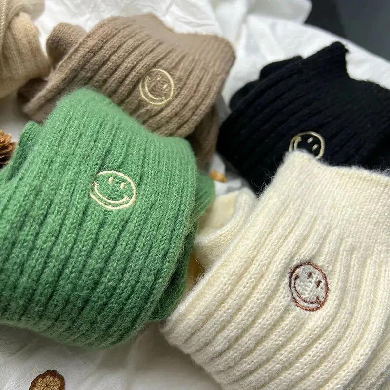 袜子女毛绒袜温暖加厚文艺纯色保暖中筒袜双针笑脸堆堆袜冬季长袜