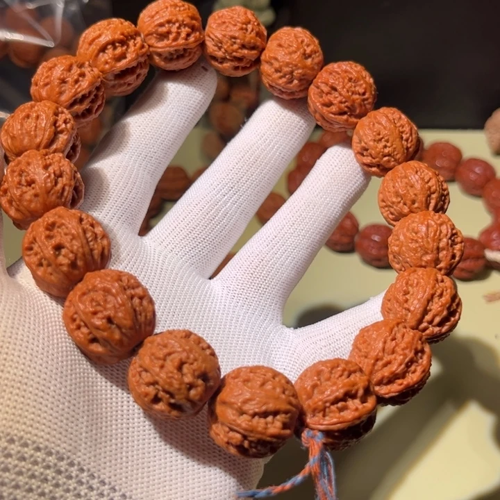 文玩核桃手串…………30