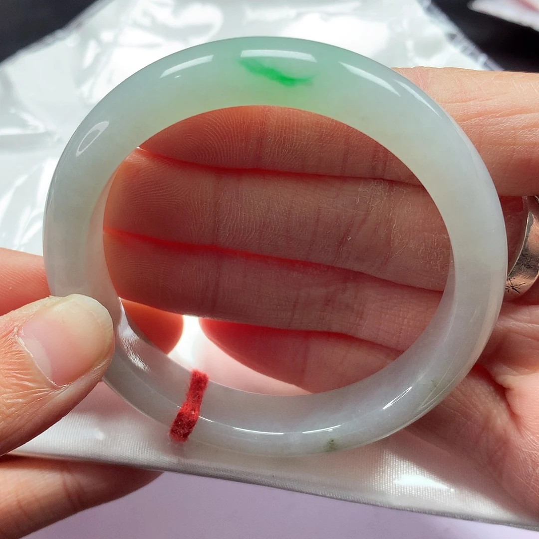 翡翠手镯未镶嵌54圈