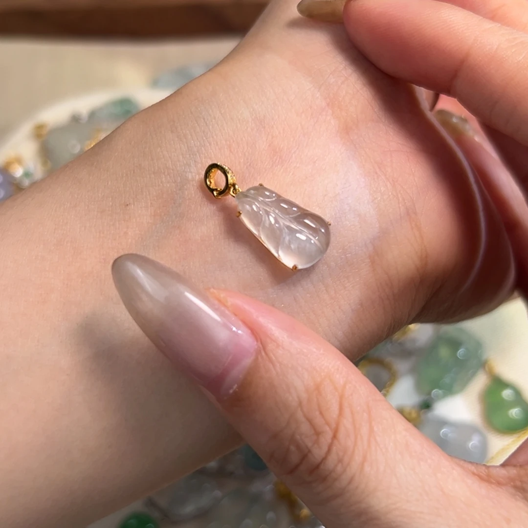 颈饰未镶嵌翡翠叶子