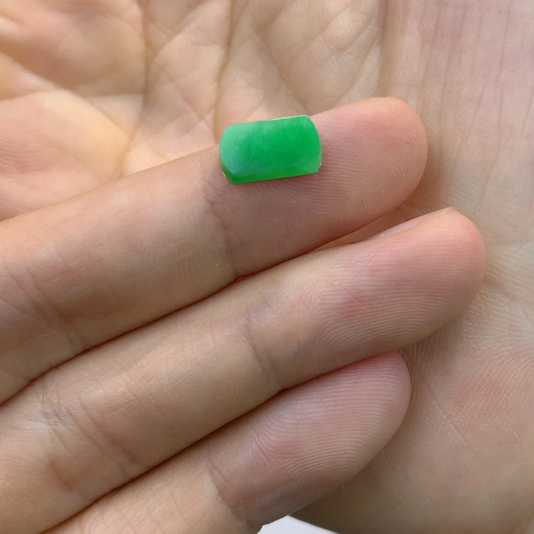 翡翠裸石翡翠马鞍