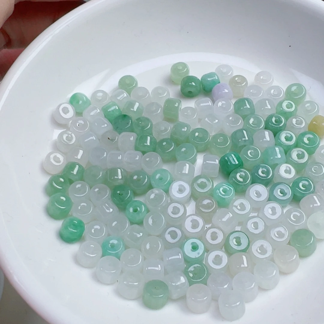 翡翠散珠桶珠2个颗。可挑