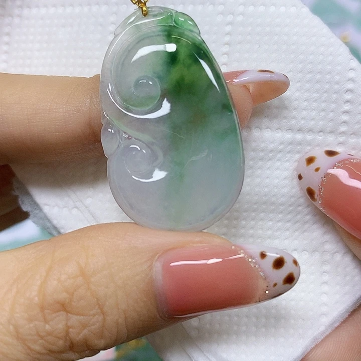 颈饰18K金镶嵌翡翠挂件