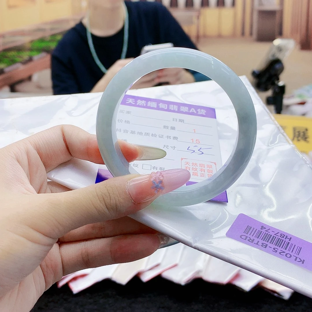 翡翠手镯未镶嵌666777777778888888999