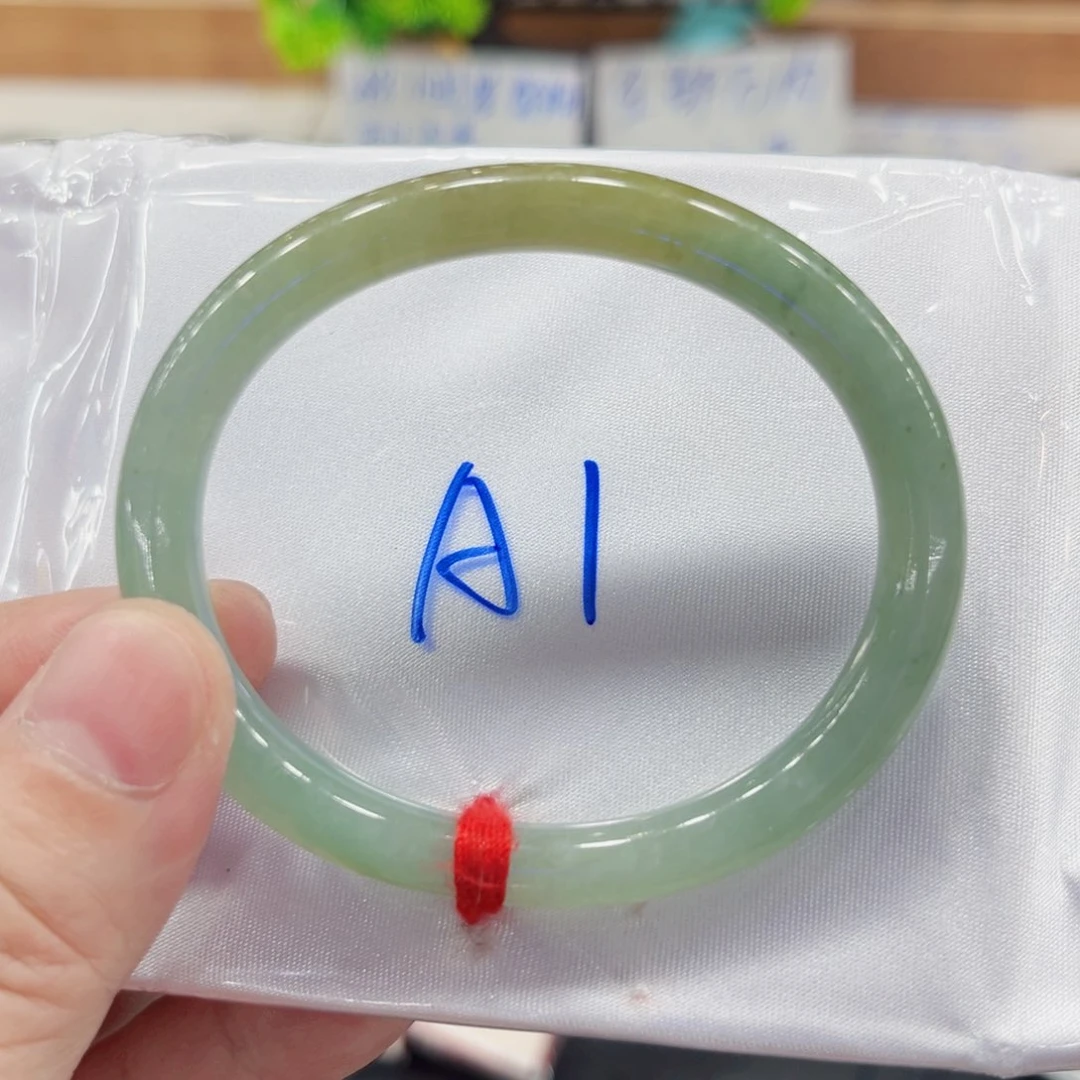 翡翠手镯未镶嵌52.2贵