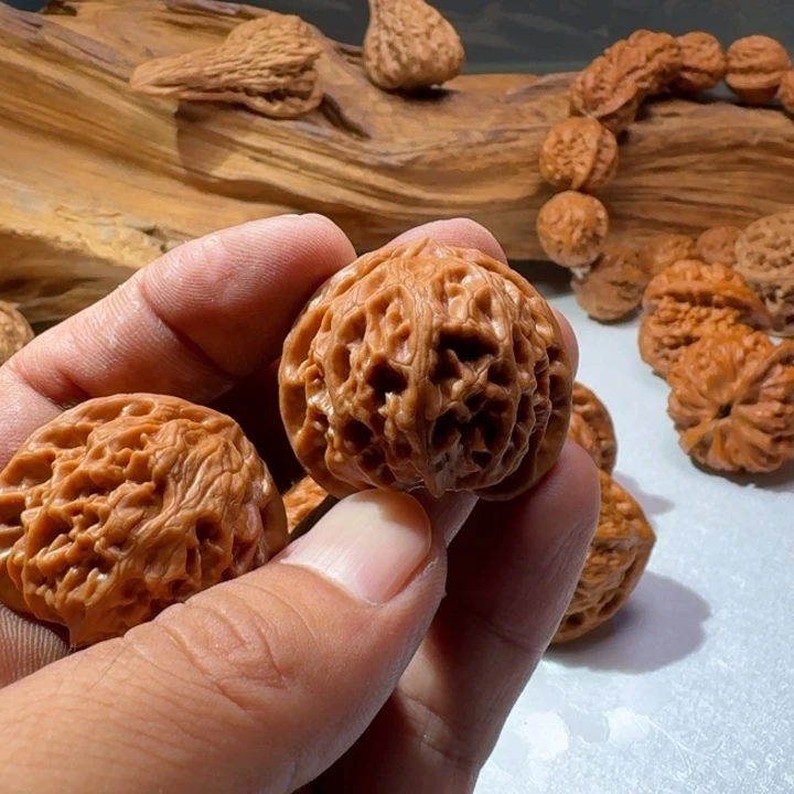 俊***.文玩核桃把件一代宫灯