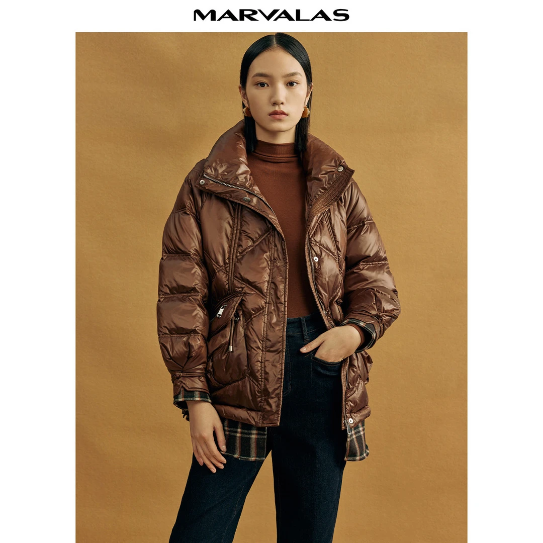 【曼德诗】轻薄时尚中长款女2023冬季拼接撞色设计感翻领外套