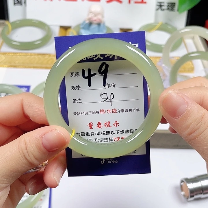 和田玉未镶嵌手镯