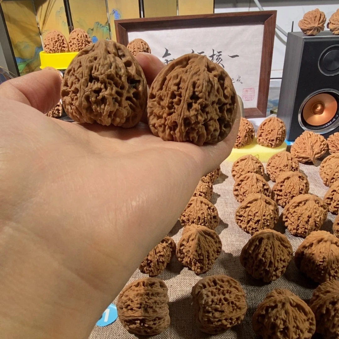 木质类粗狂的万字纹