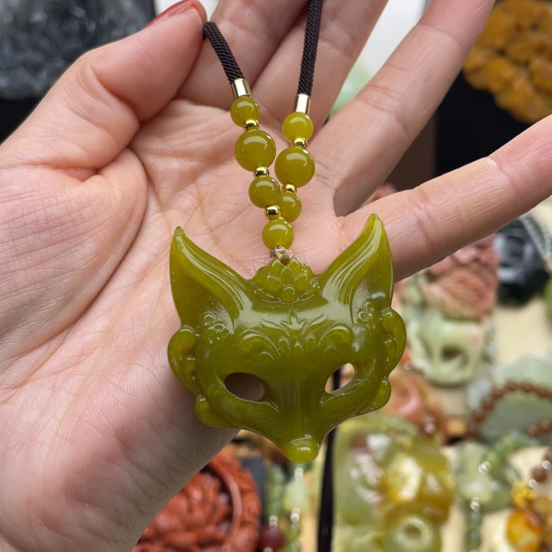 未镶嵌蛇纹石玉颈饰