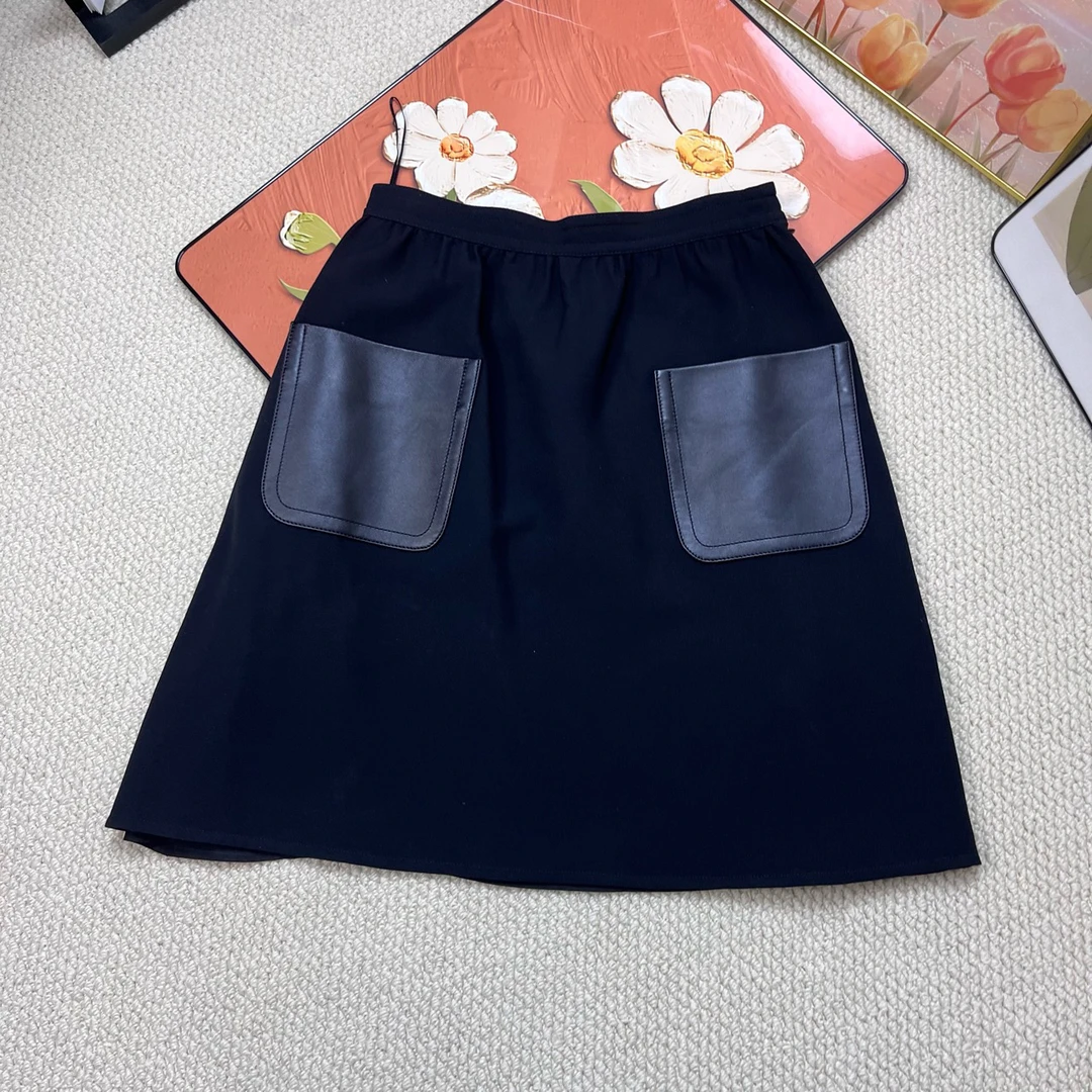 99新 LouisVuitton/路易威登 专柜价14300 黑色 短裙 36码 A2139